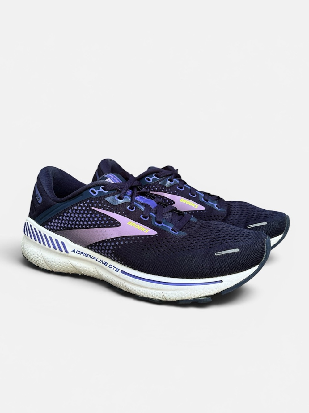 Brooks Adrenaline GTS 22 Running Shoe in Peacoat/Blue Iris/Rhapsody Women's 9
